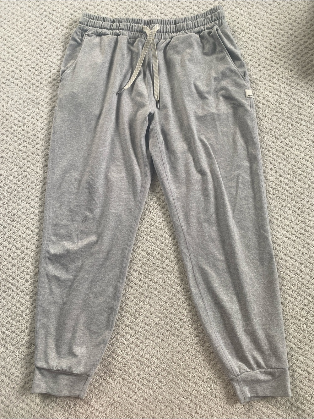 Vuori Gray Daily Joggers, size small